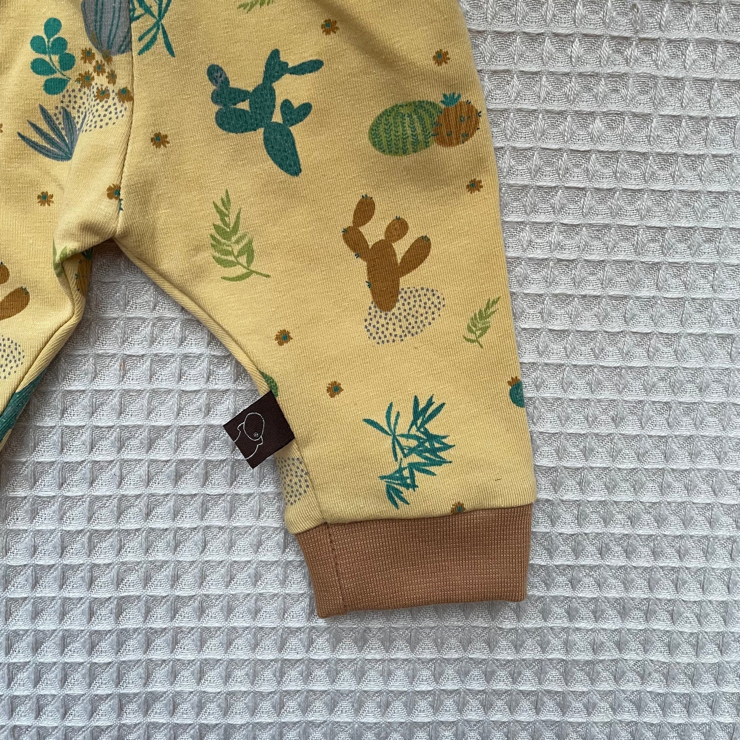 Tweedehands Broekje Yellow Cacti 50-56