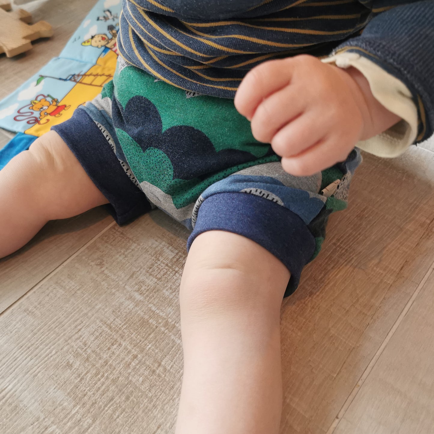 Foldover Shorts Wave 68-74