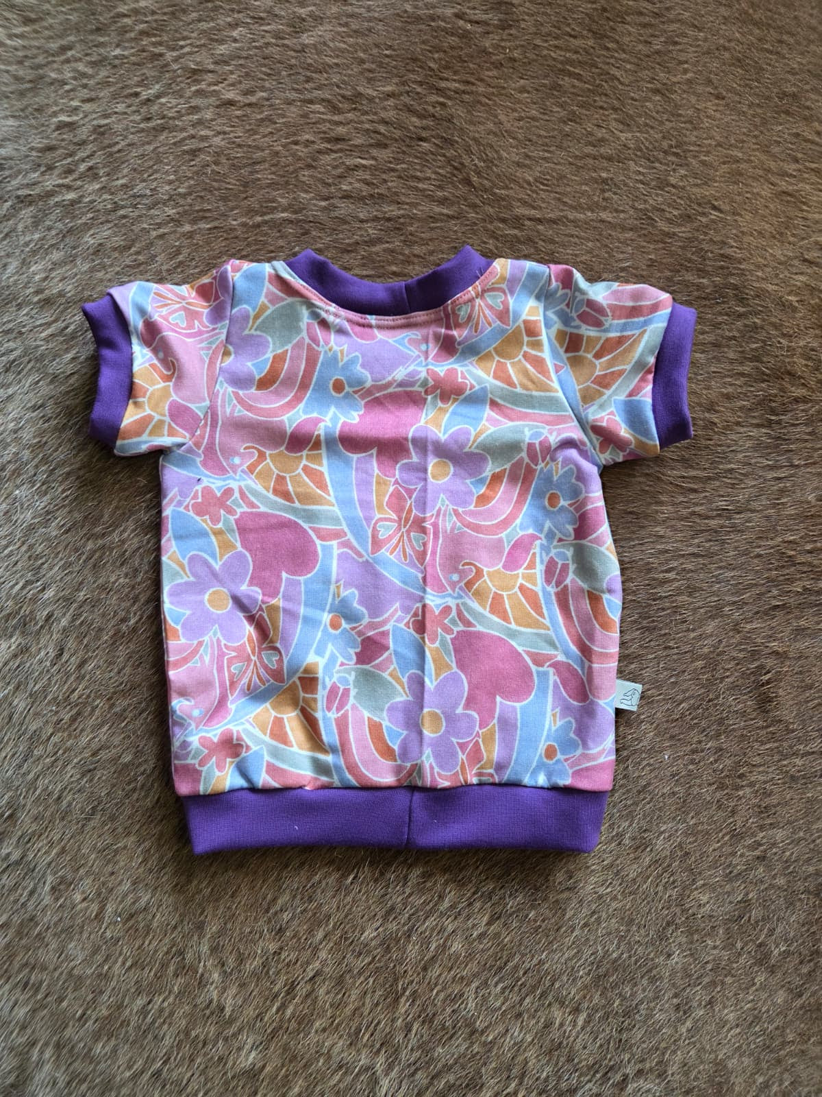 achterkant van zacht T-shirt van French Terry met unicorn print