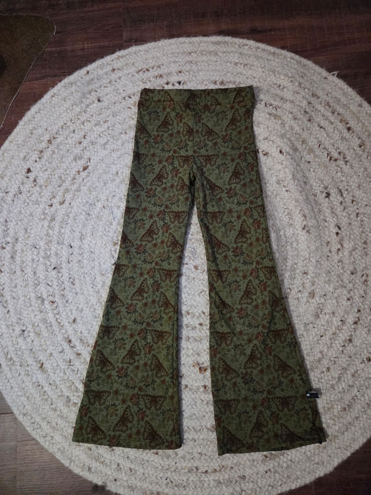 flared tricot legging in biokatoen met vlinders. geschikt voor wasbare luiers