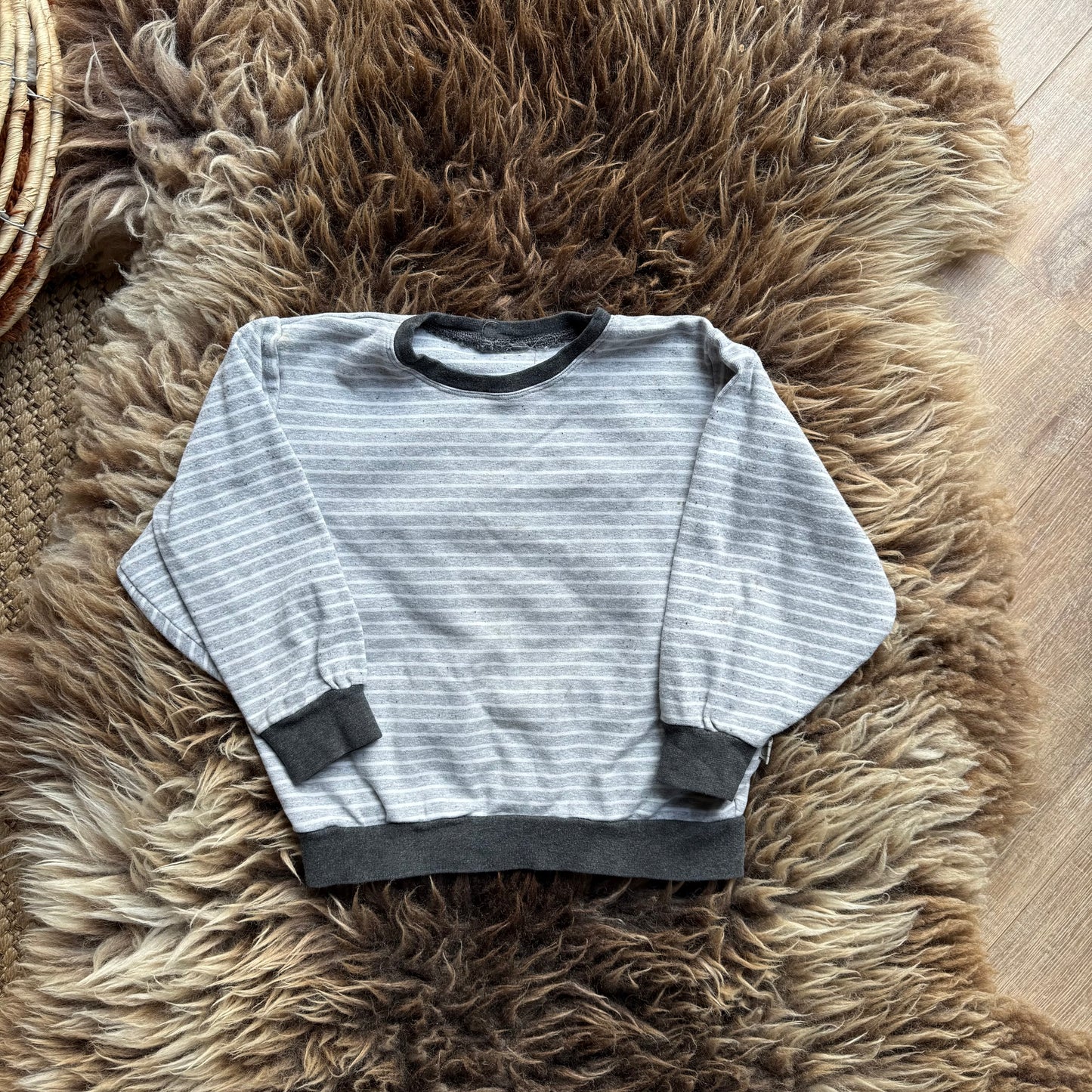 Tweedehands sweater grey stripes 92-98