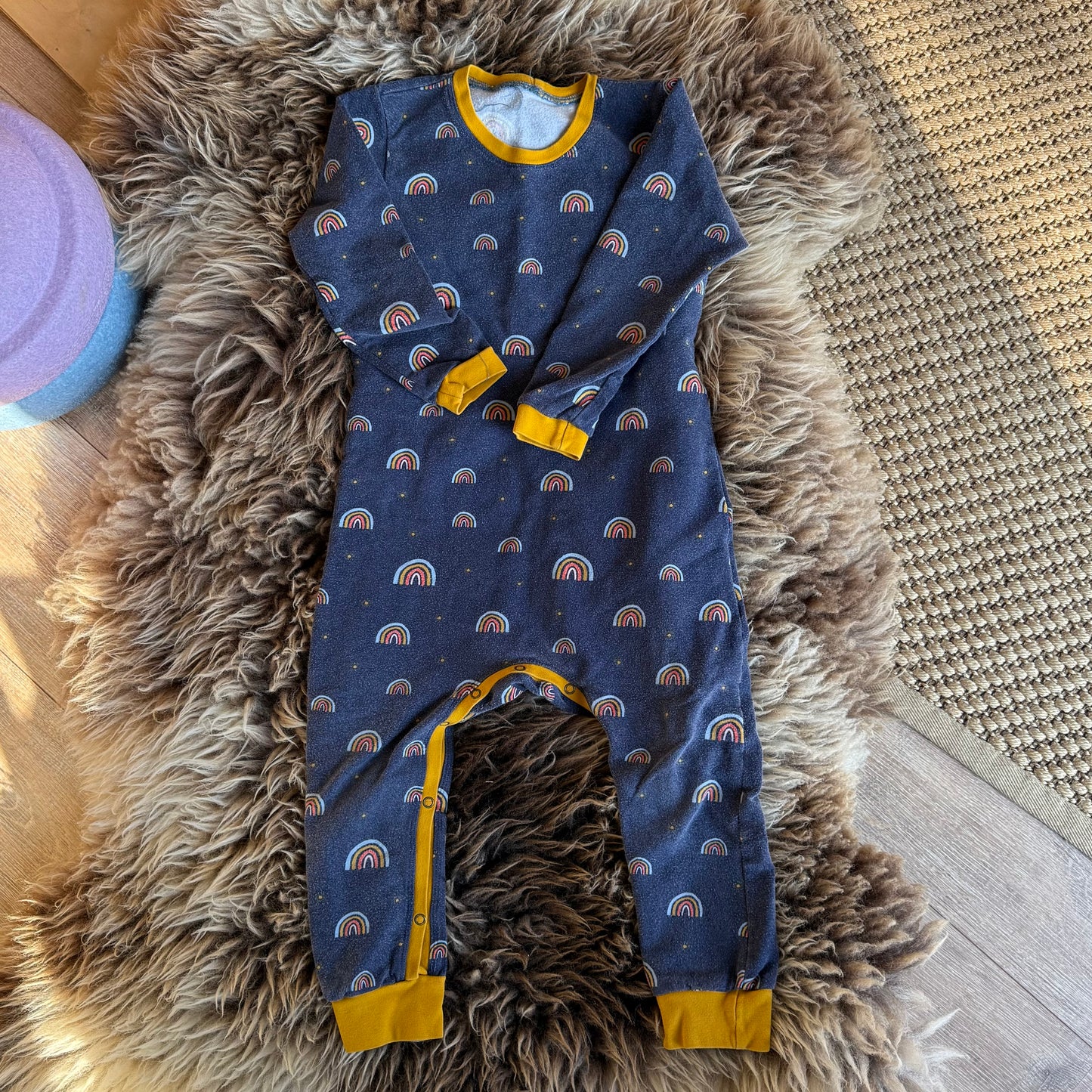 Tweedehands onesie rainbow 98-104