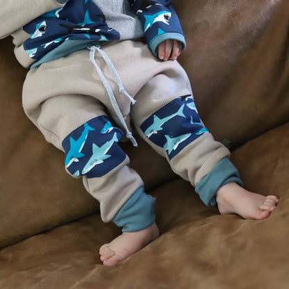 Meegroeibroekje Shark Latte