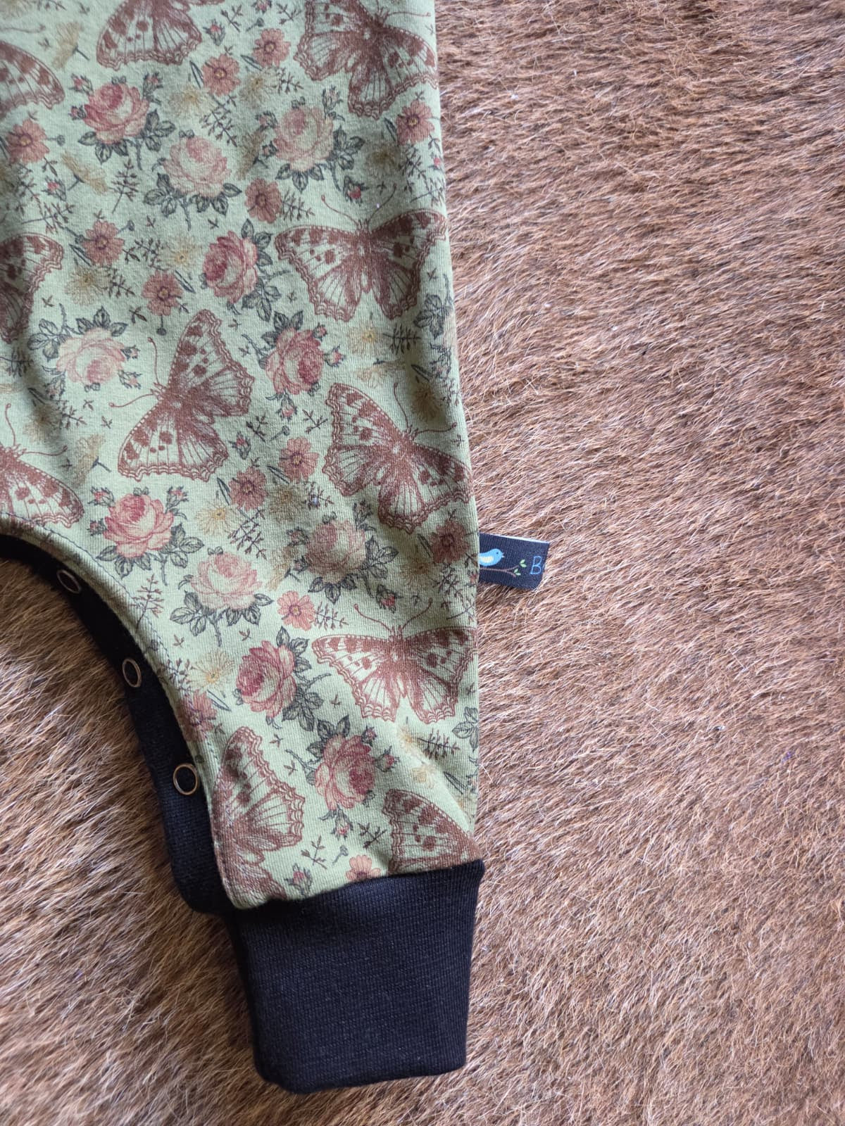 detail van zacht boordje aan boxpakje voor wasbare luiers