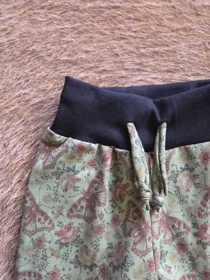 trekkoord in boord van slank broekje voor wasbare luiers