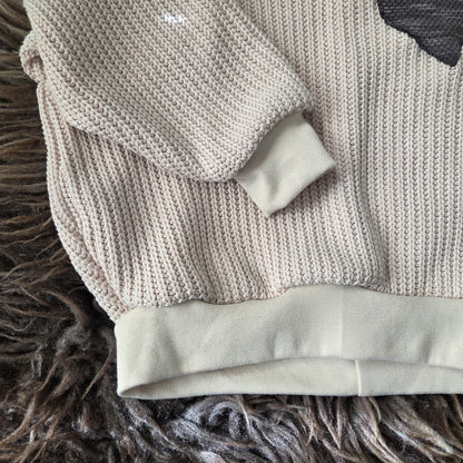 zachte boordstof aan unieke creme knit sweater
