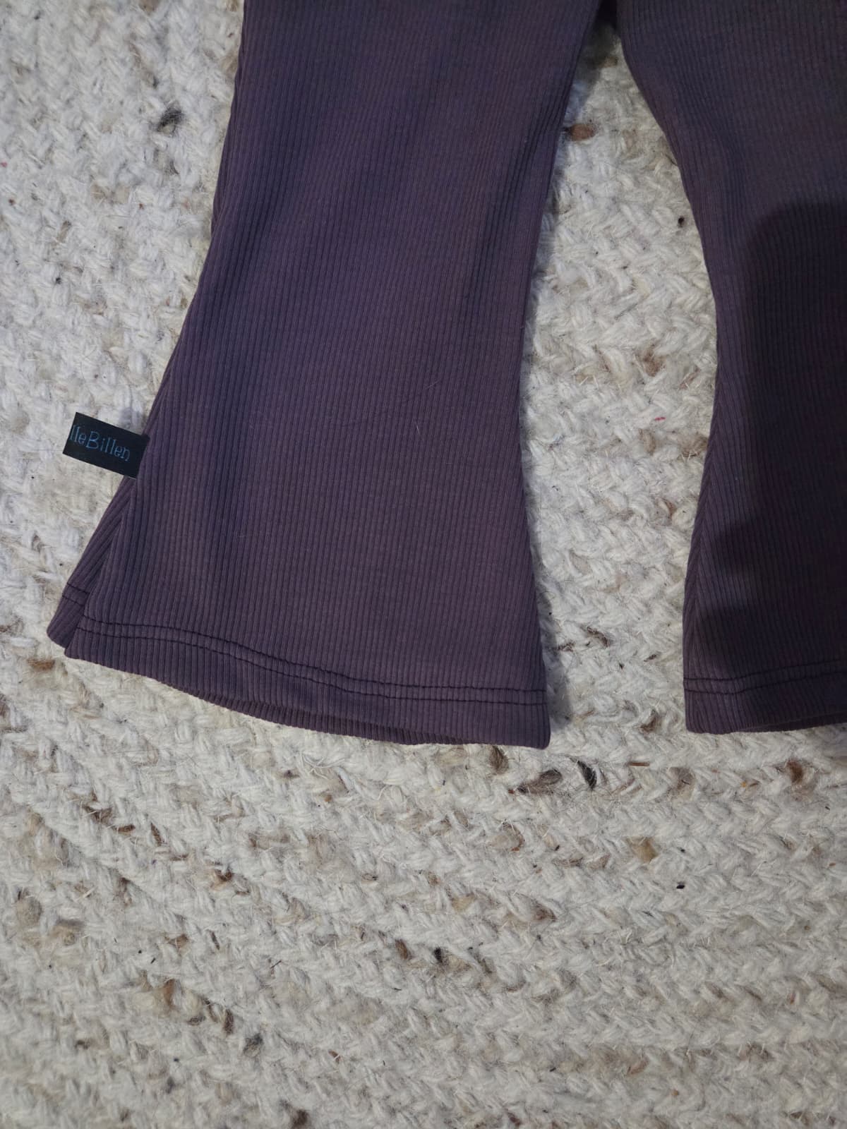 detail van de flare aan broekje voor wasbare luiers, flared