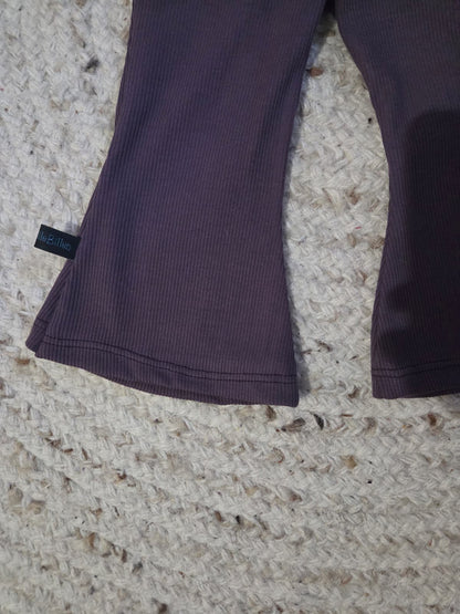 detail van de flare aan broekje voor wasbare luiers, flared