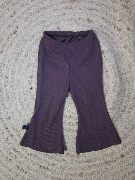 flared broekje in 80-86, geschikt voor wasbare luiers. Ribtricot paars