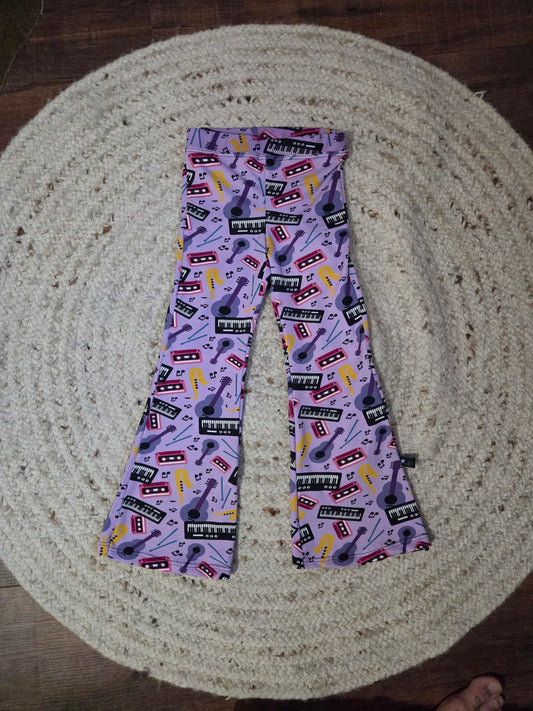 flared legging voor over wasbare luiers, handgemaakt met instrumenten print
