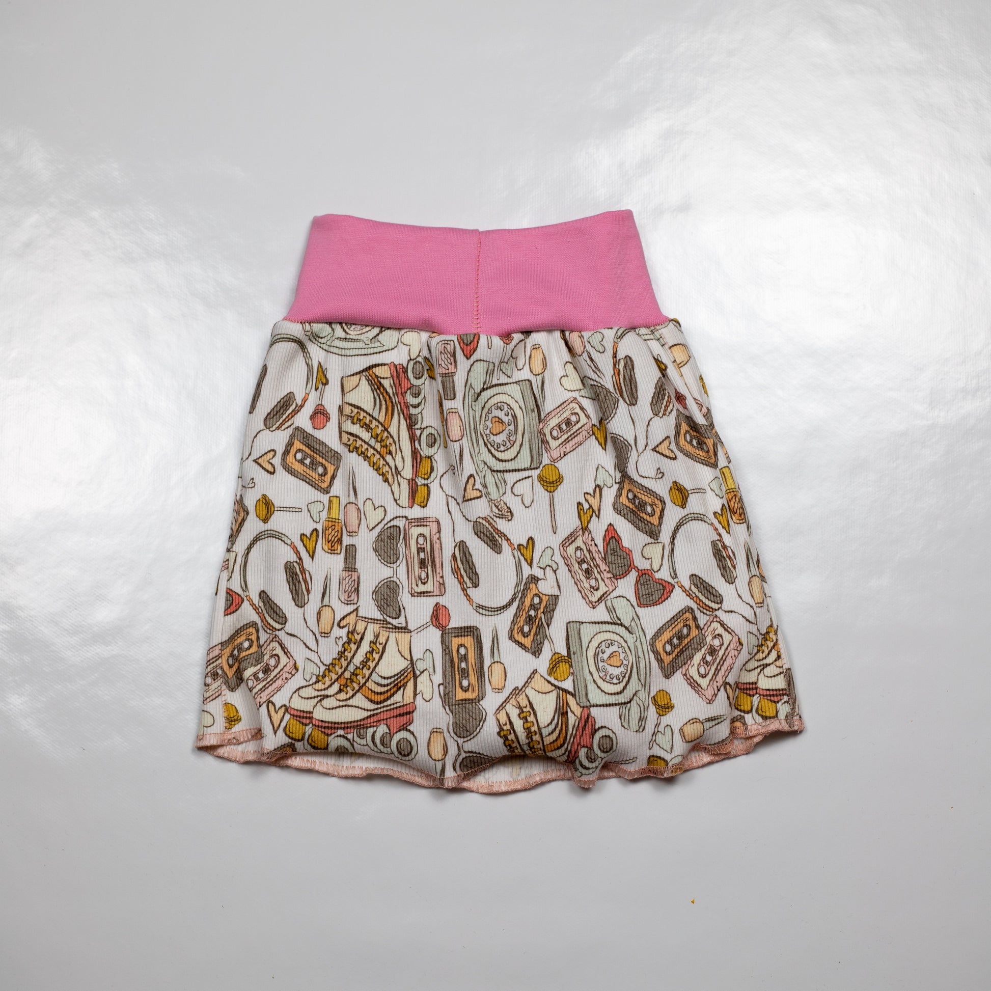 handgemaakt rokje met retroprint, rozetinten. Voor wasbare luiers