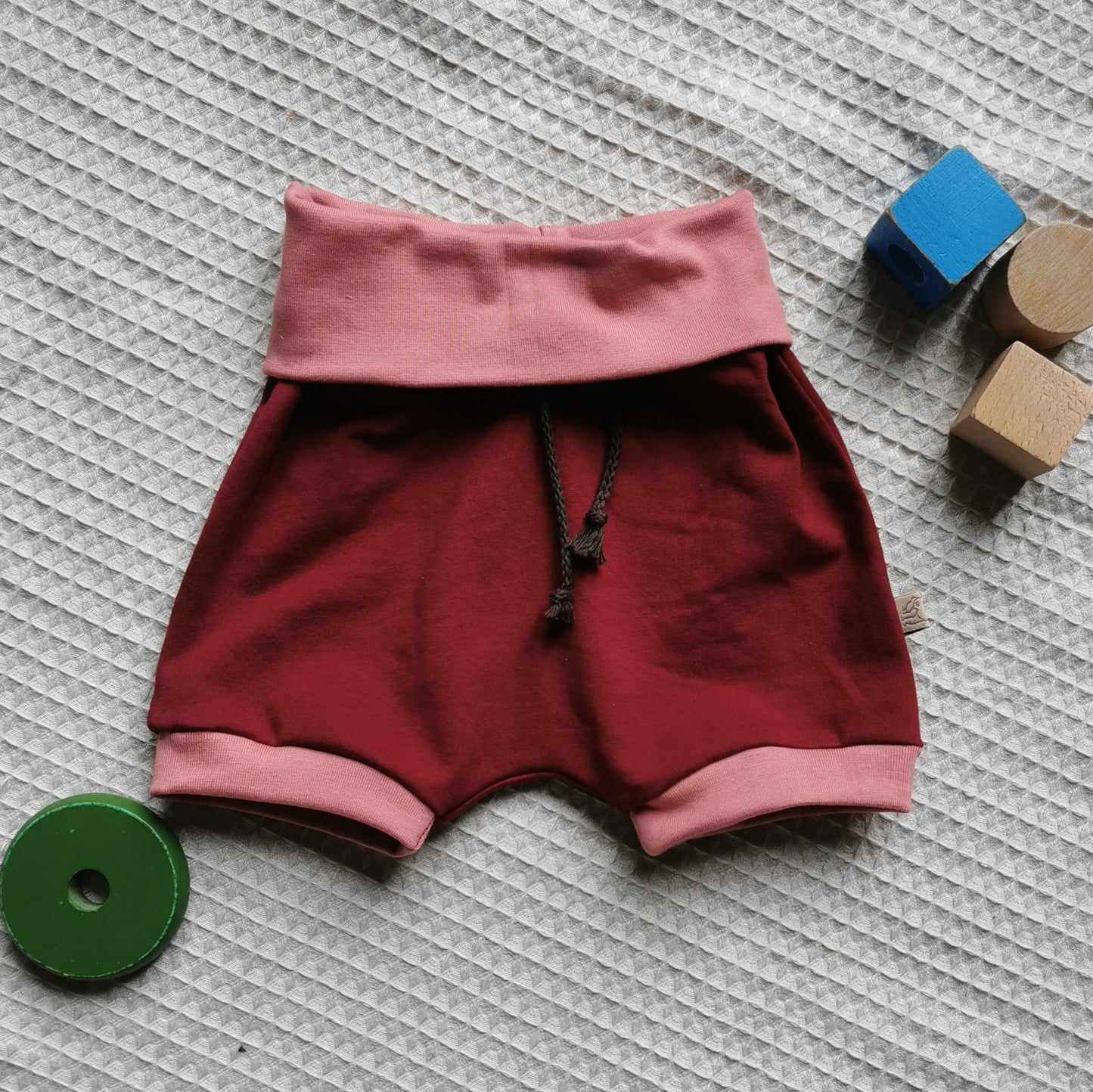 Foldover Shorts Bordeaux