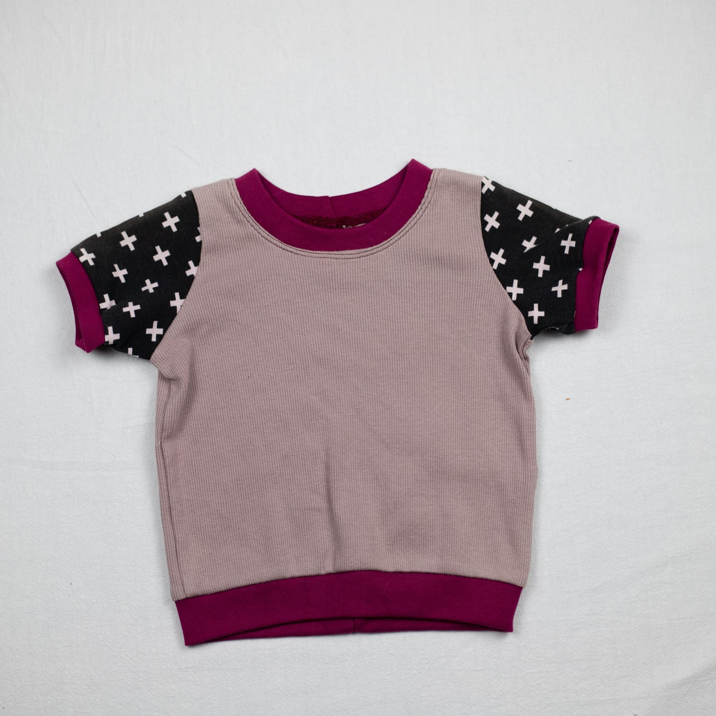 T-Shirt Aubergine Cross 56-62