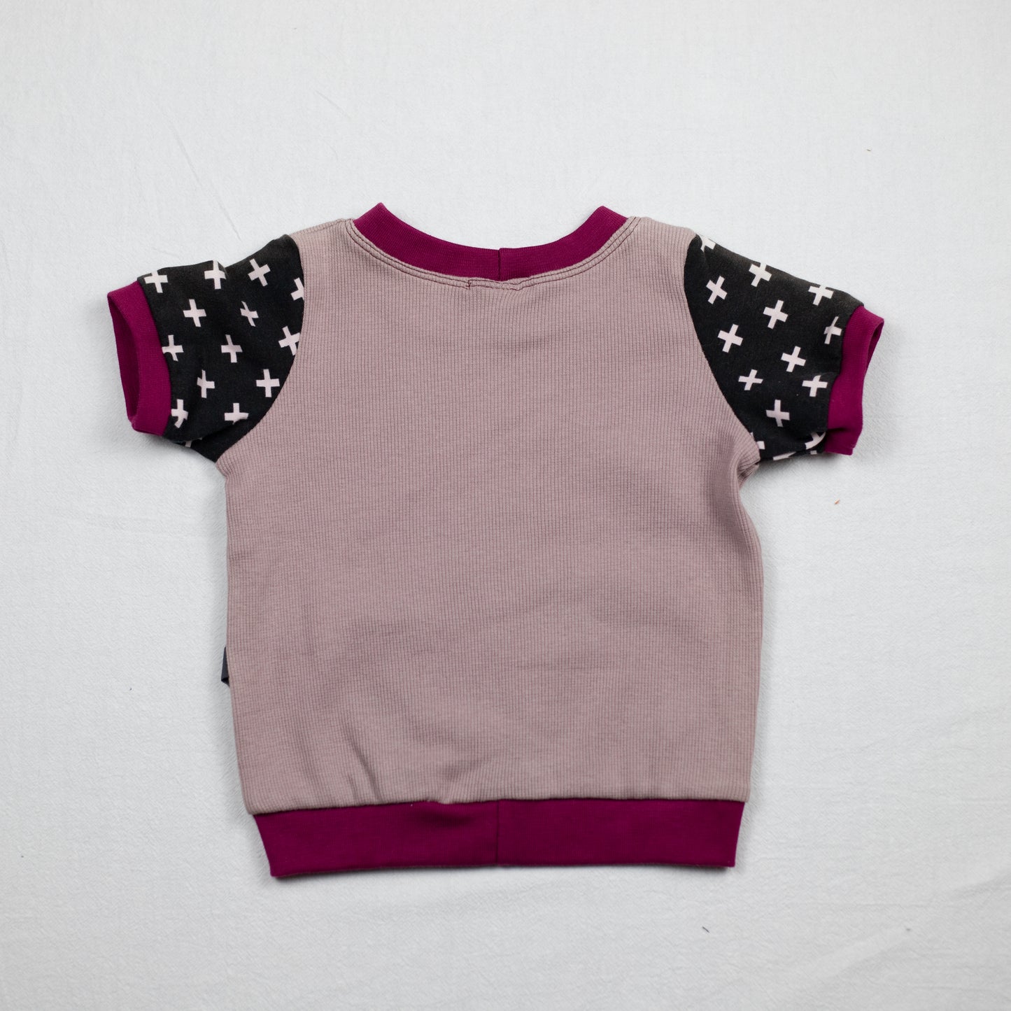 T-Shirt Aubergine Cross 56-62
